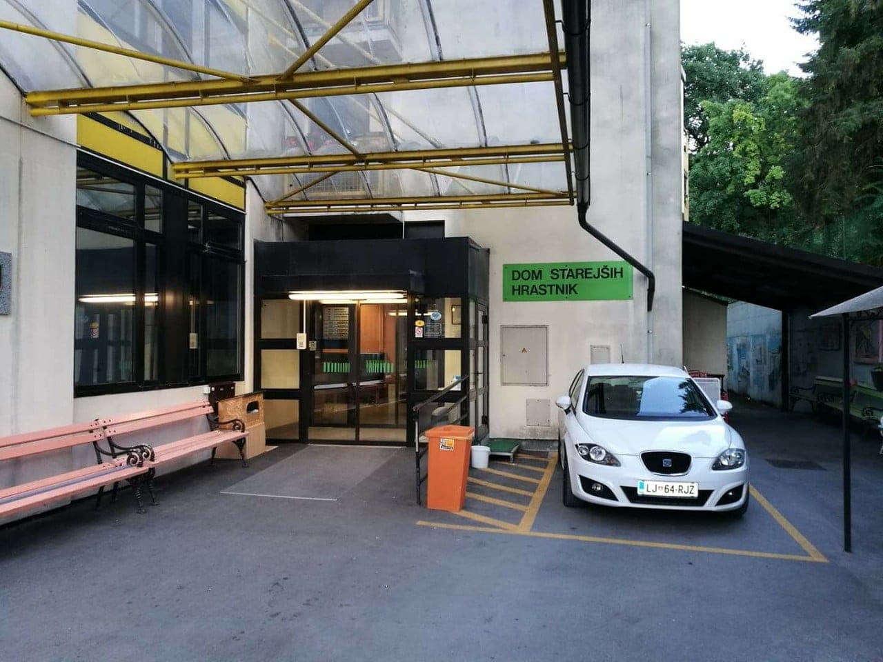 Še zdaleč ni konec: Še 2 okužbi v hrastniškem domu