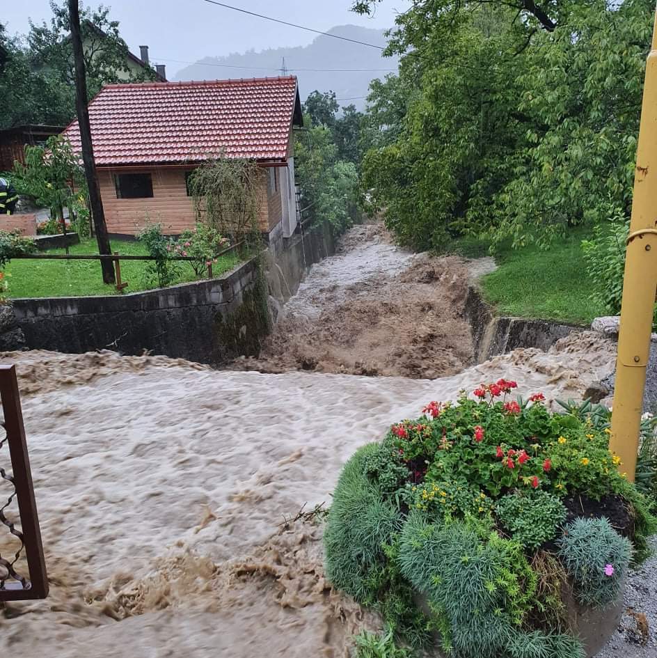 Po neurju za več 100 tisoč evrov škode