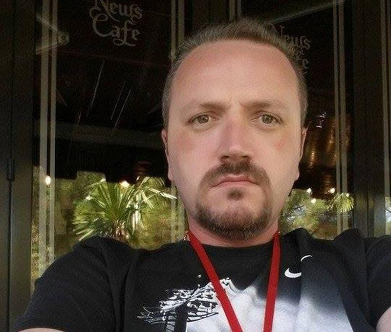 Hrastnik ovit v črnino, zaradi izgube priljubljenega zdravnika