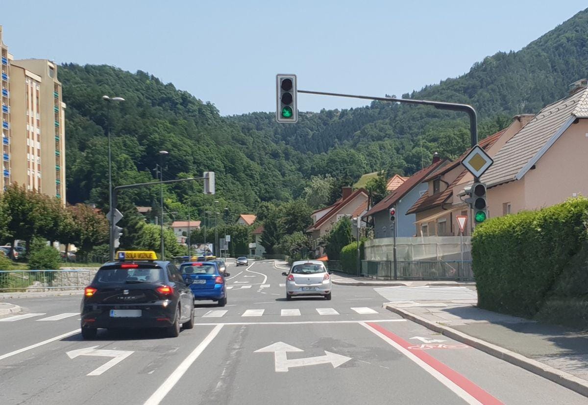 Zamenjali bodo dve desetletji stare semaforje