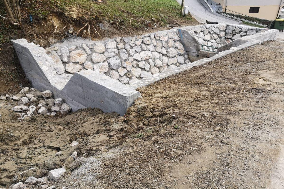 Hudournik Vine že leta zaliva regionalko, bo končno mir?