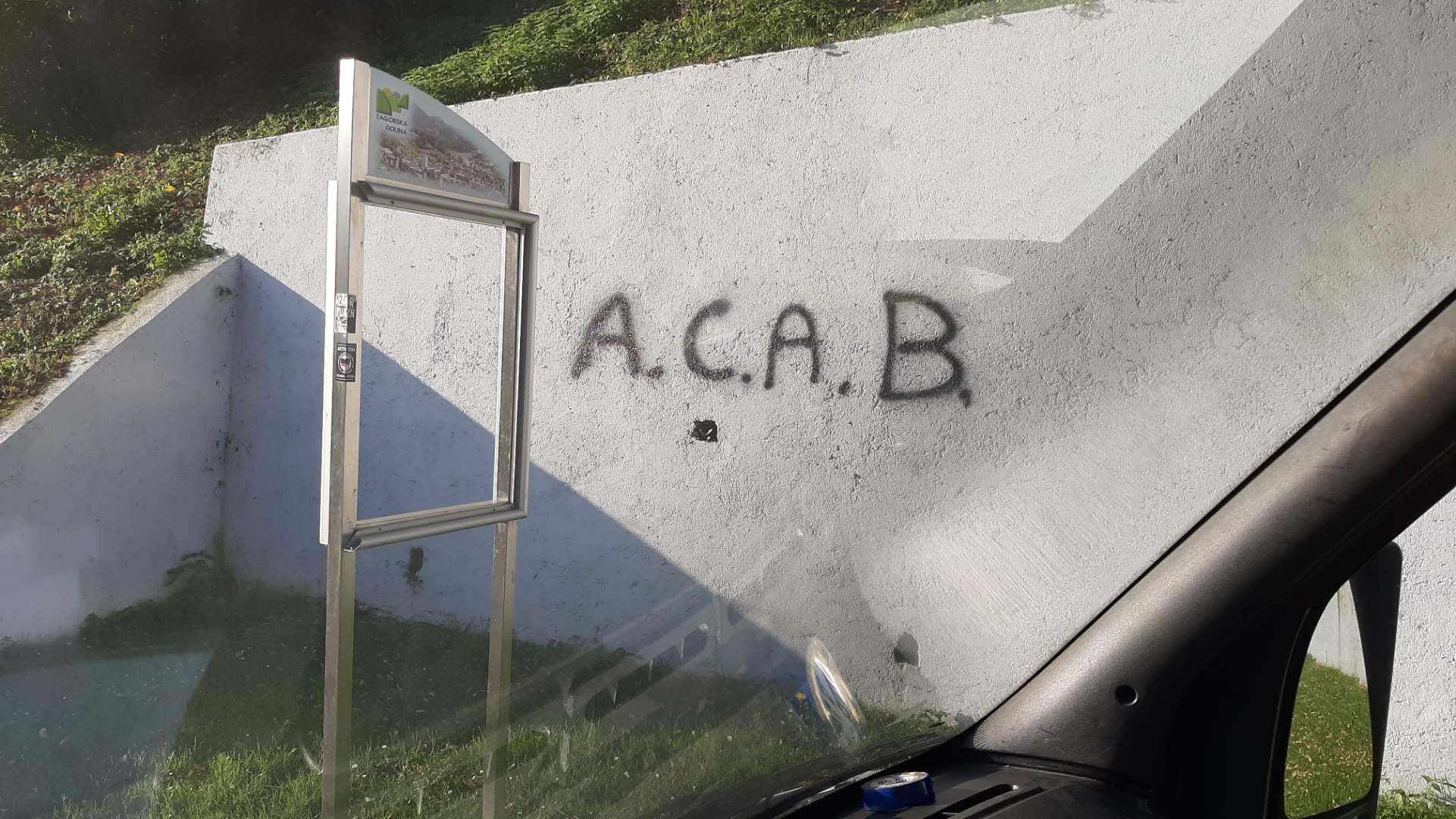 Vandali so se lotili zagorski fasad