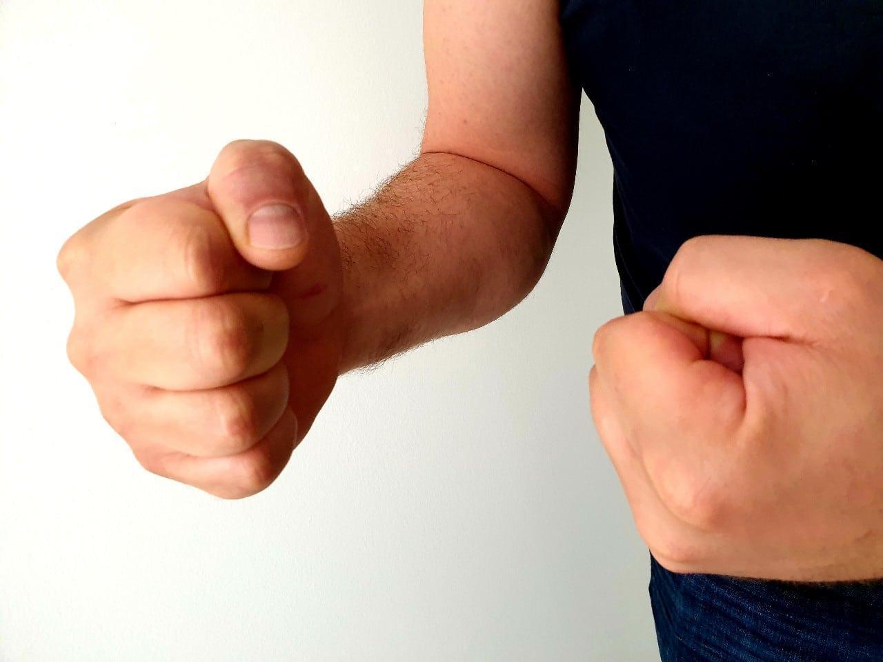 Uničevanje vozil, pretepanje in vlomi