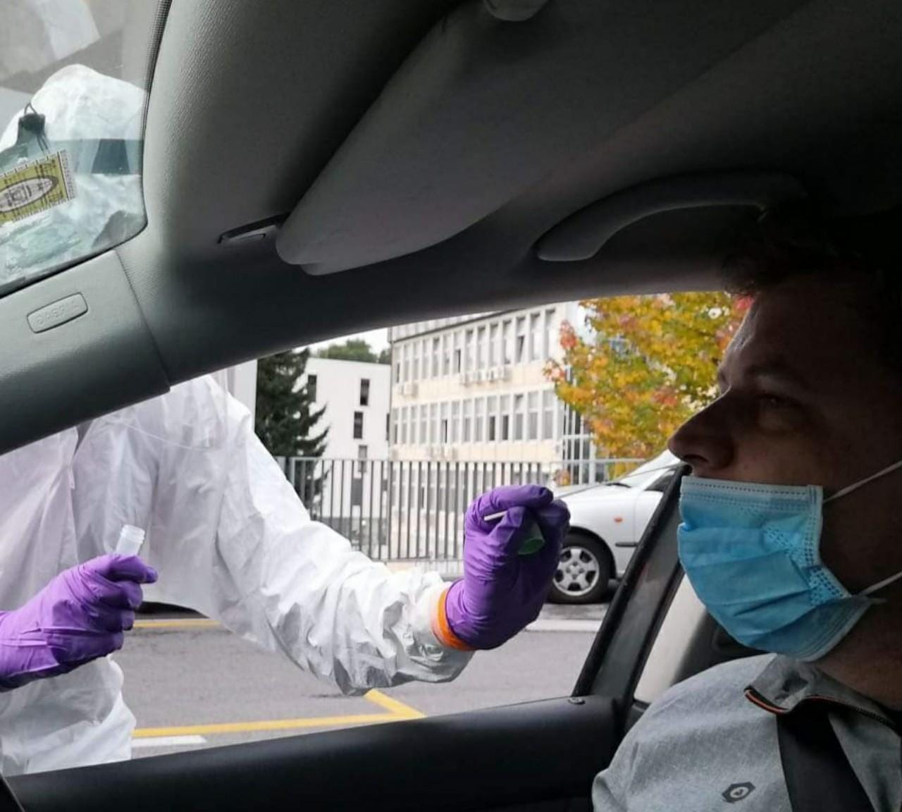 Zasavje: Tudi po 40 "drive in" testov na dan v naših občinah