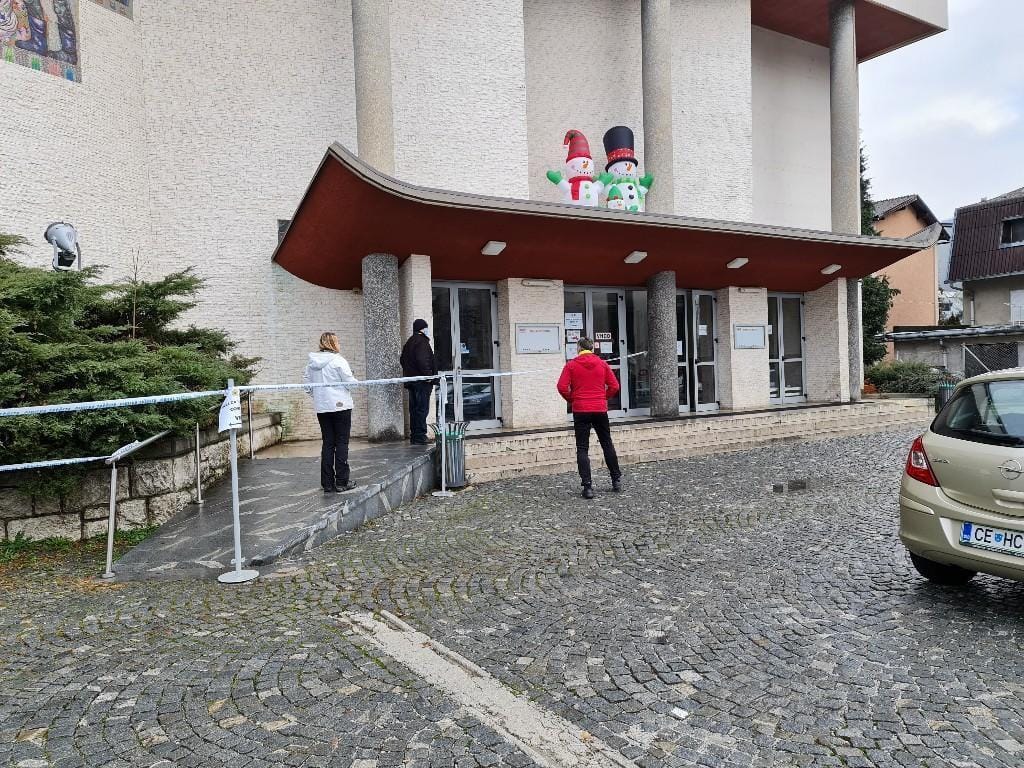 V Hrastniku in Trbovljah nobene gneče za testiranje