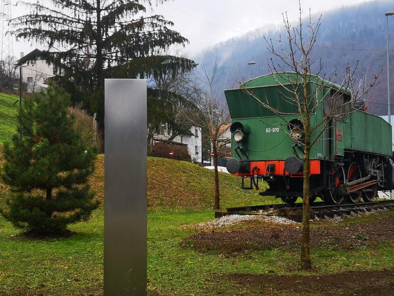 3-metrski skrivnosti monolit v Zagorju "zgrajen" sredi noči