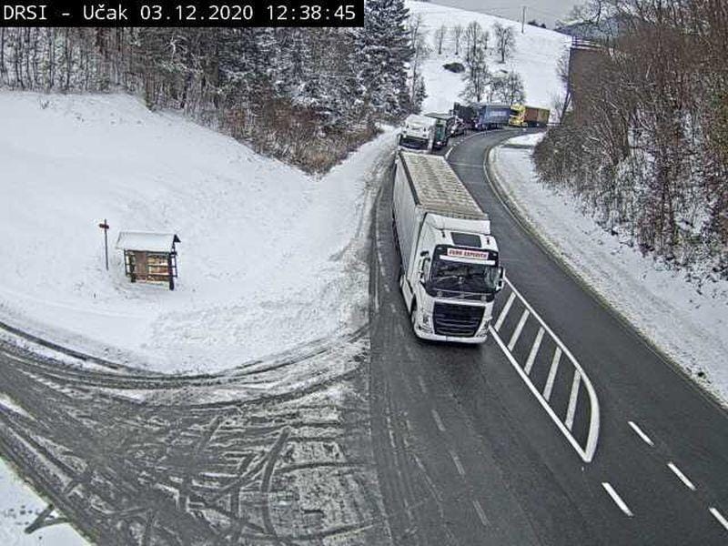 Na Trojanah naenkrat 3 nesreče, udeleženih 12 vozil