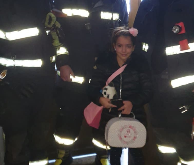 Zagorje: 8-letna deklica prestrašena in objokana ujeta v dvigalu