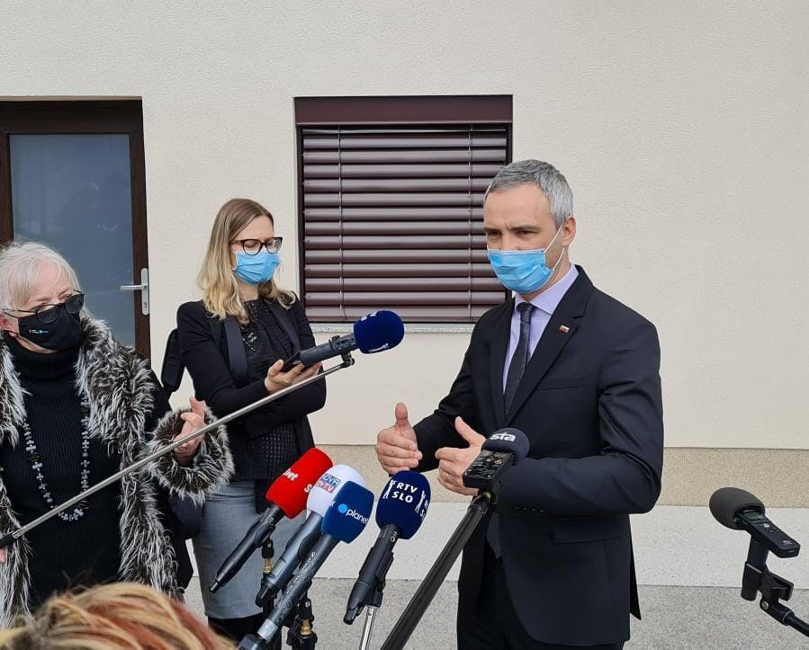 Ni naključje, da je eden prvih podpisov v Hrastniku