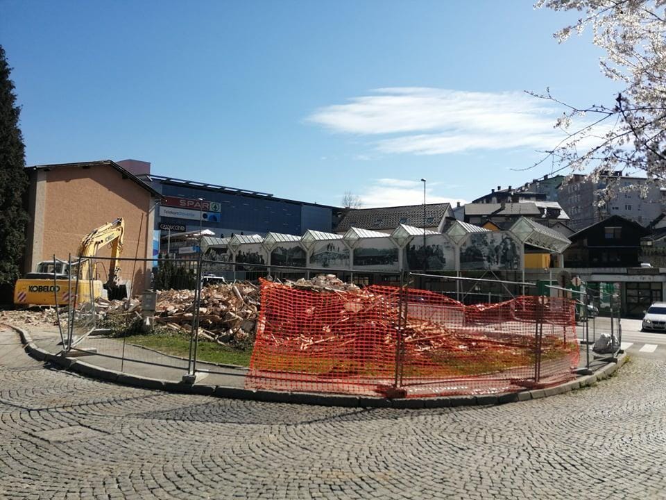 FOTO: Porušili Klenovškovo hišo in območje se je kar odprlo