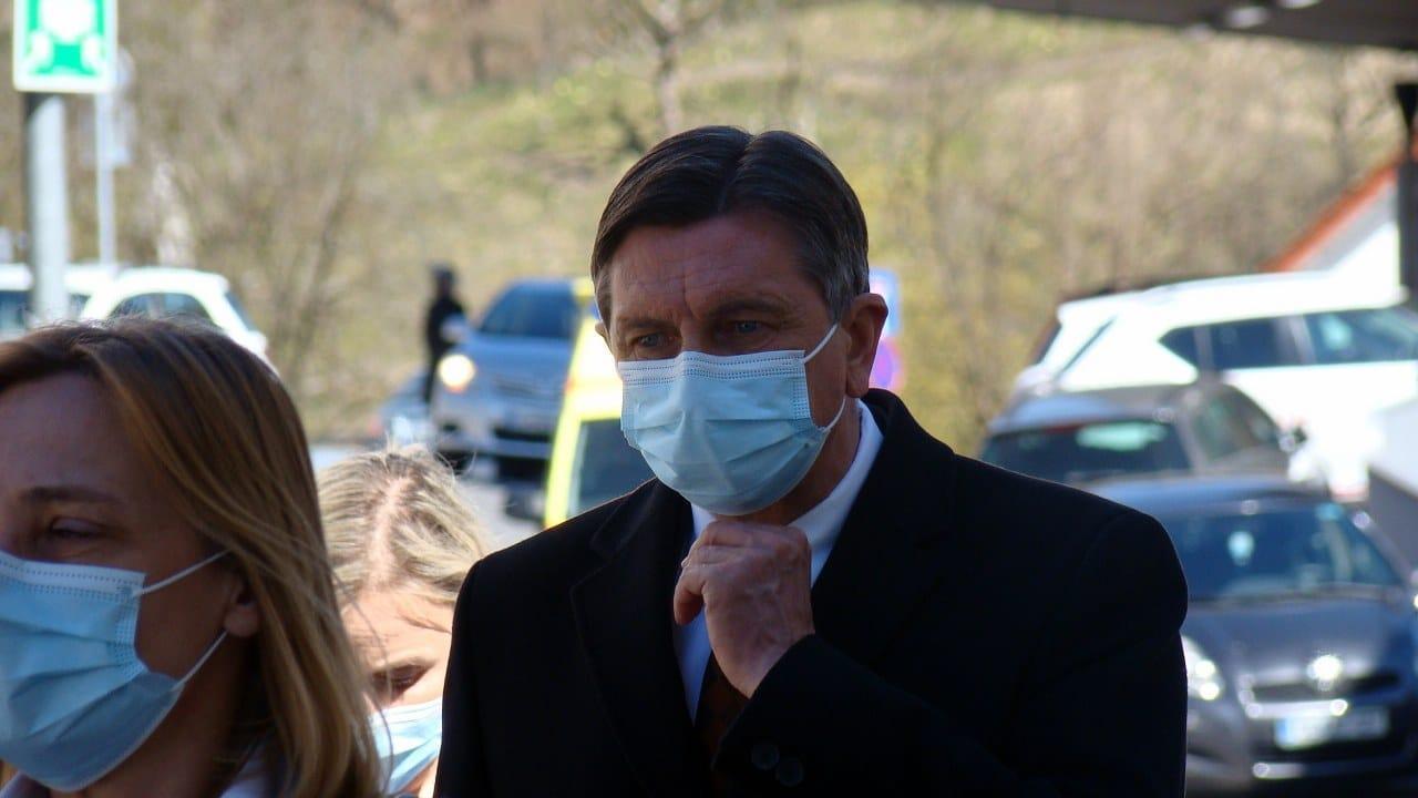 Predsednika v Zasavju opomnili, da so pri cepljenju pozabili na borce iz prve vrste