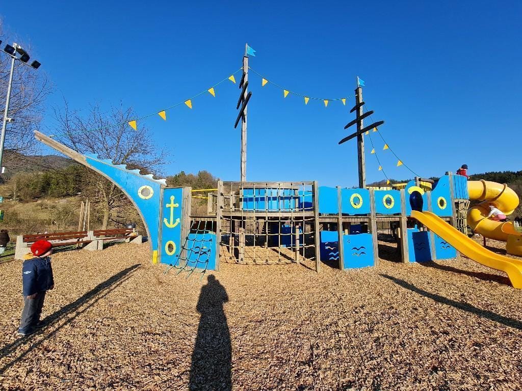 Uporaba igrišč in športnih naprave od danes prepovedano tudi v Zagorju