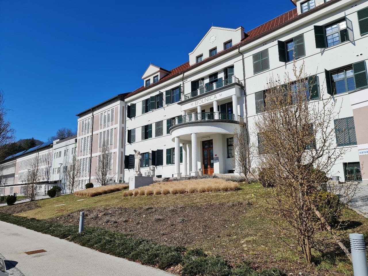 Obiski v trboveljski bolnišnici samo za izjeme