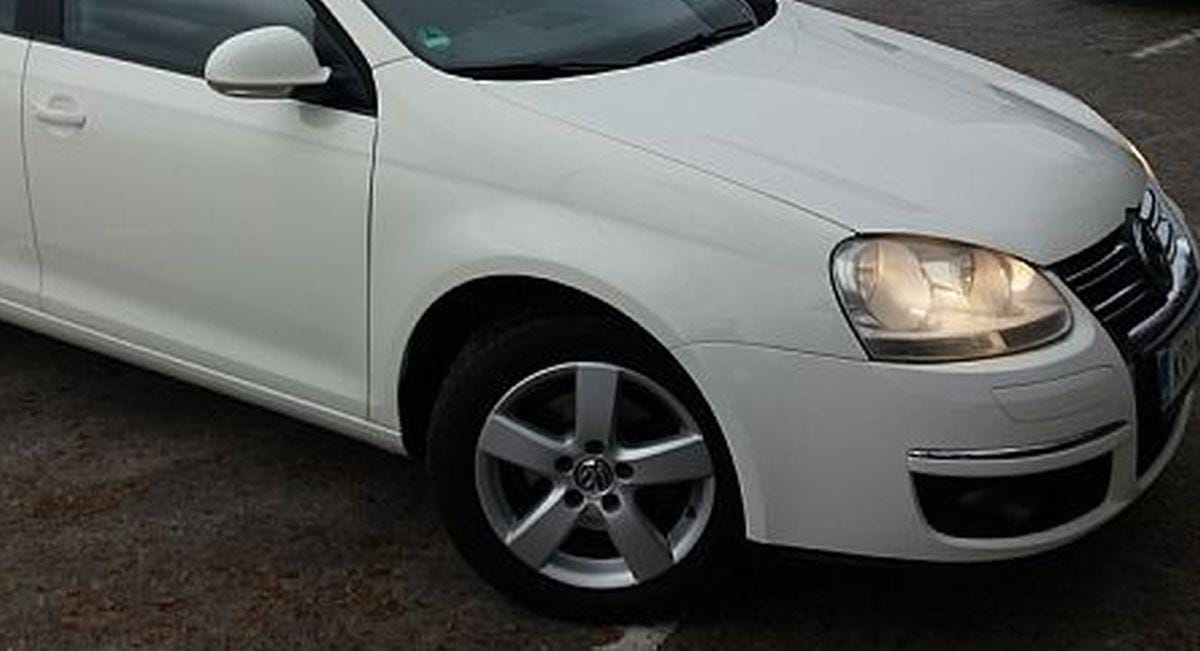 Bolnica prodaja avtomobil z izhodiščno ceno 600 evrov