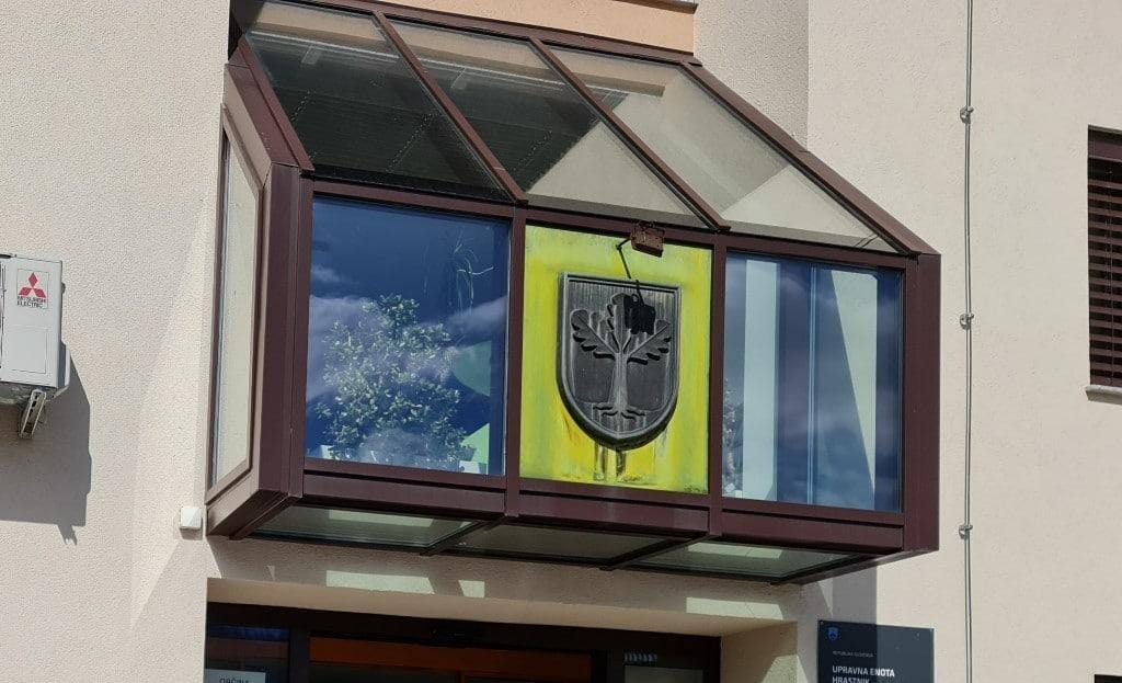 Hrastniška občina na lov za finančnikom              