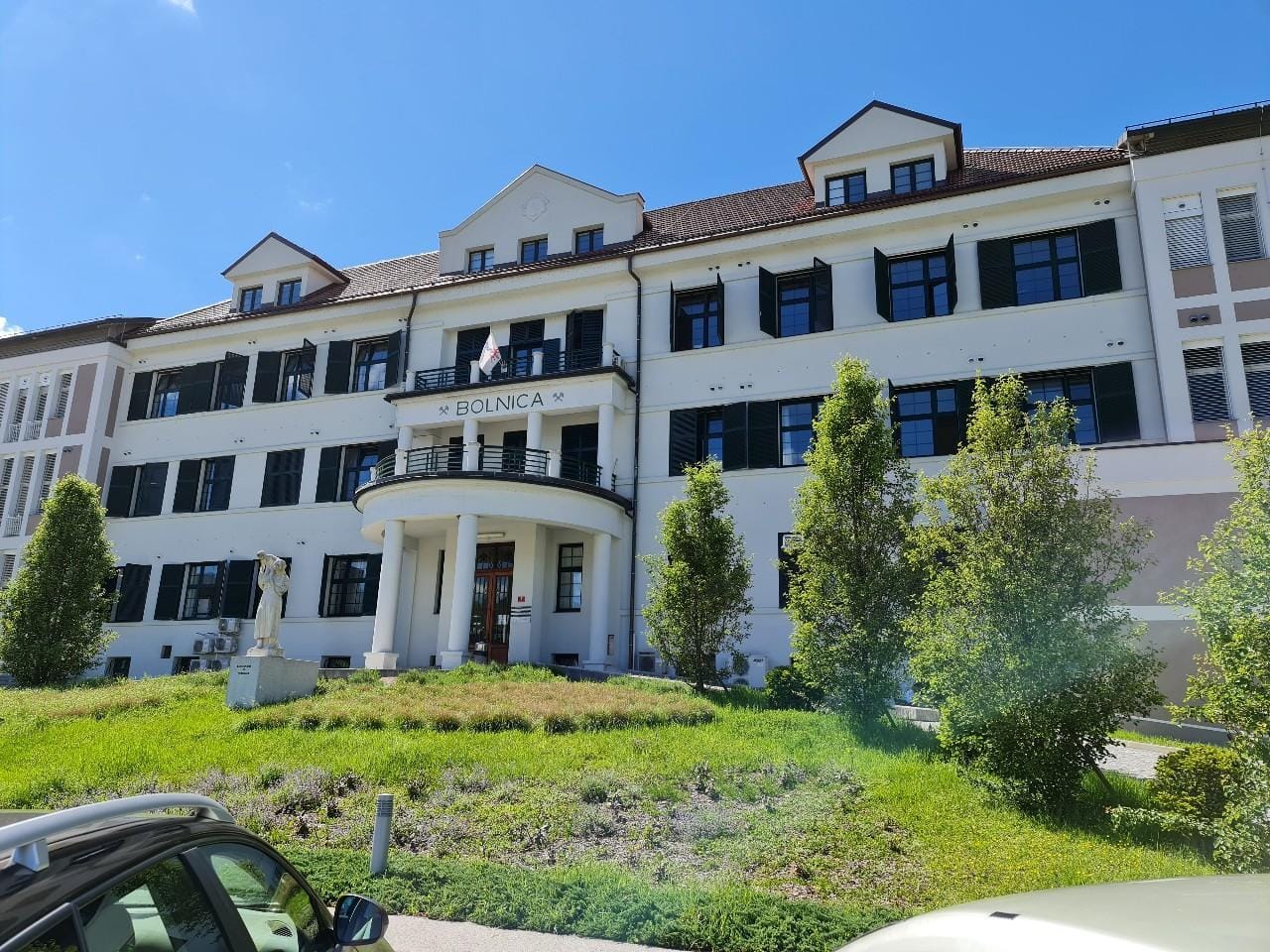 Medtem ko država obljublja bone, v trboveljski bolnišnici še brez covid dodatkov za april