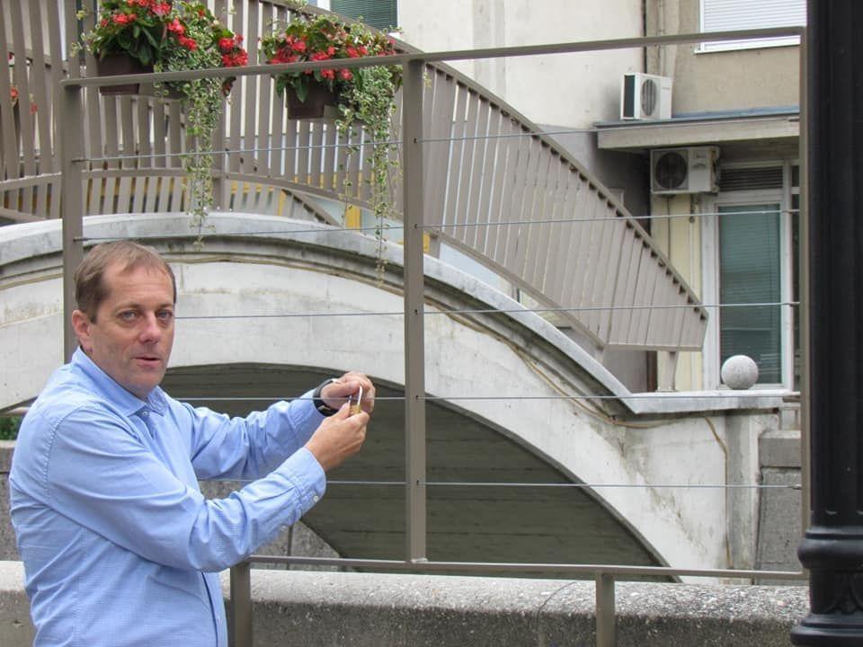 Na radeškem mostu vzdihljajev shrani spomin in uresniči željo