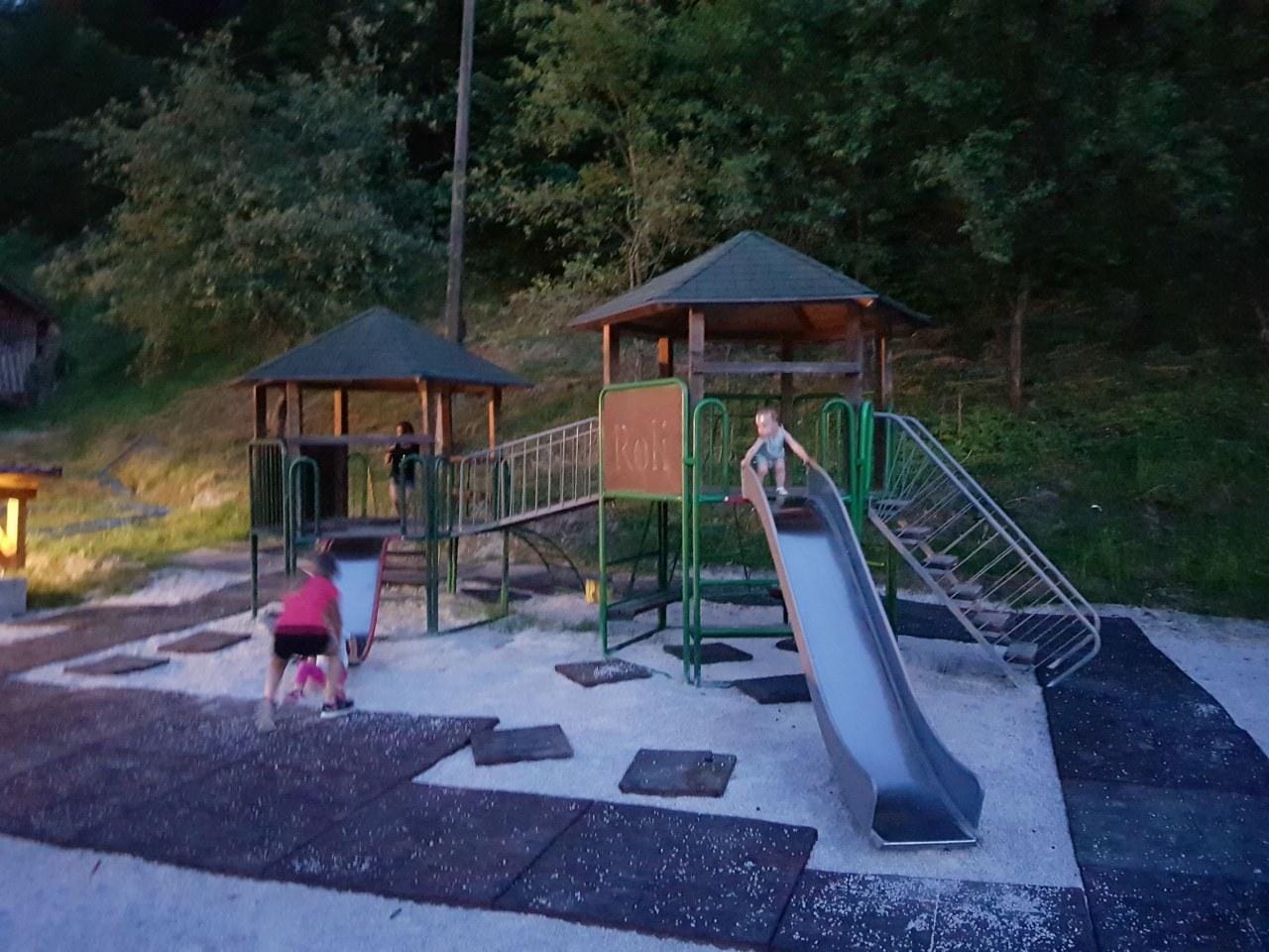 FOTO: Podkrajčani iz 6.000 naredili za več kot 20.000 evrov, kaj pa preostali Hrastnik?