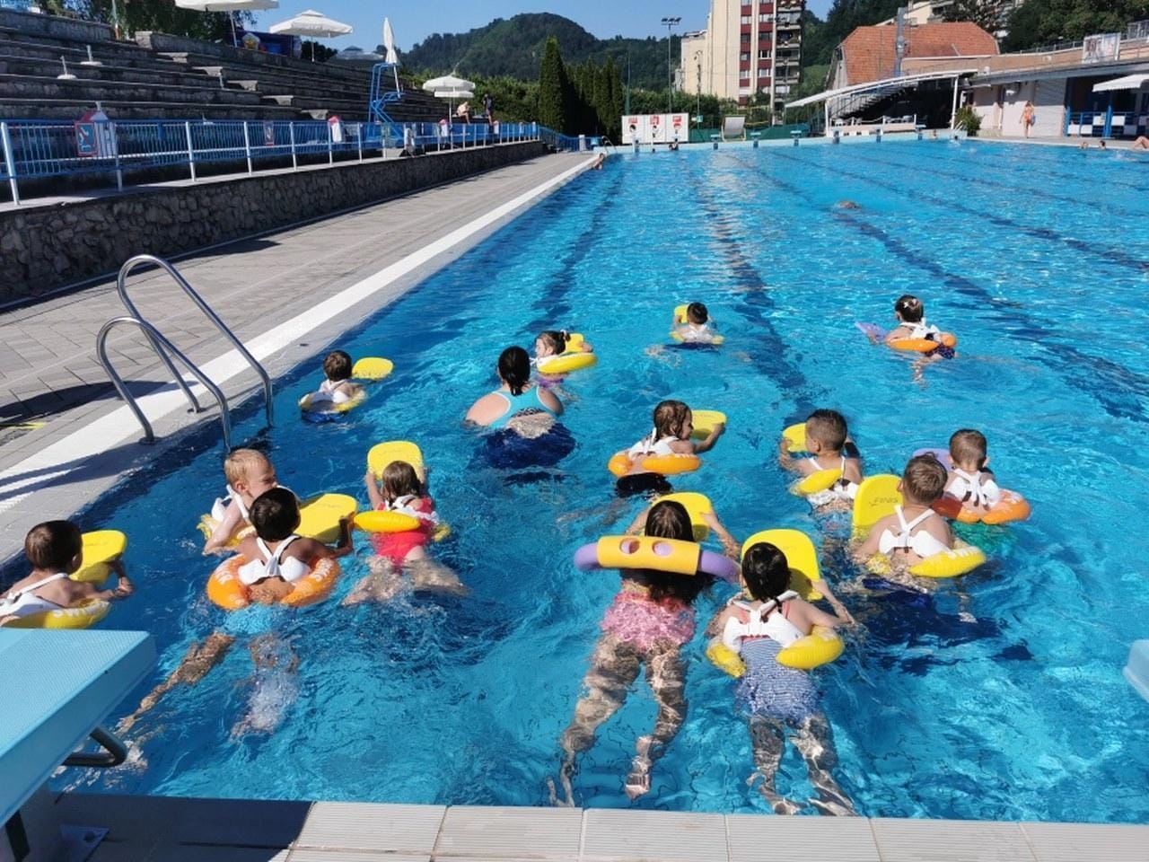 Preverili smo kako in kaj na okoliških bazenih