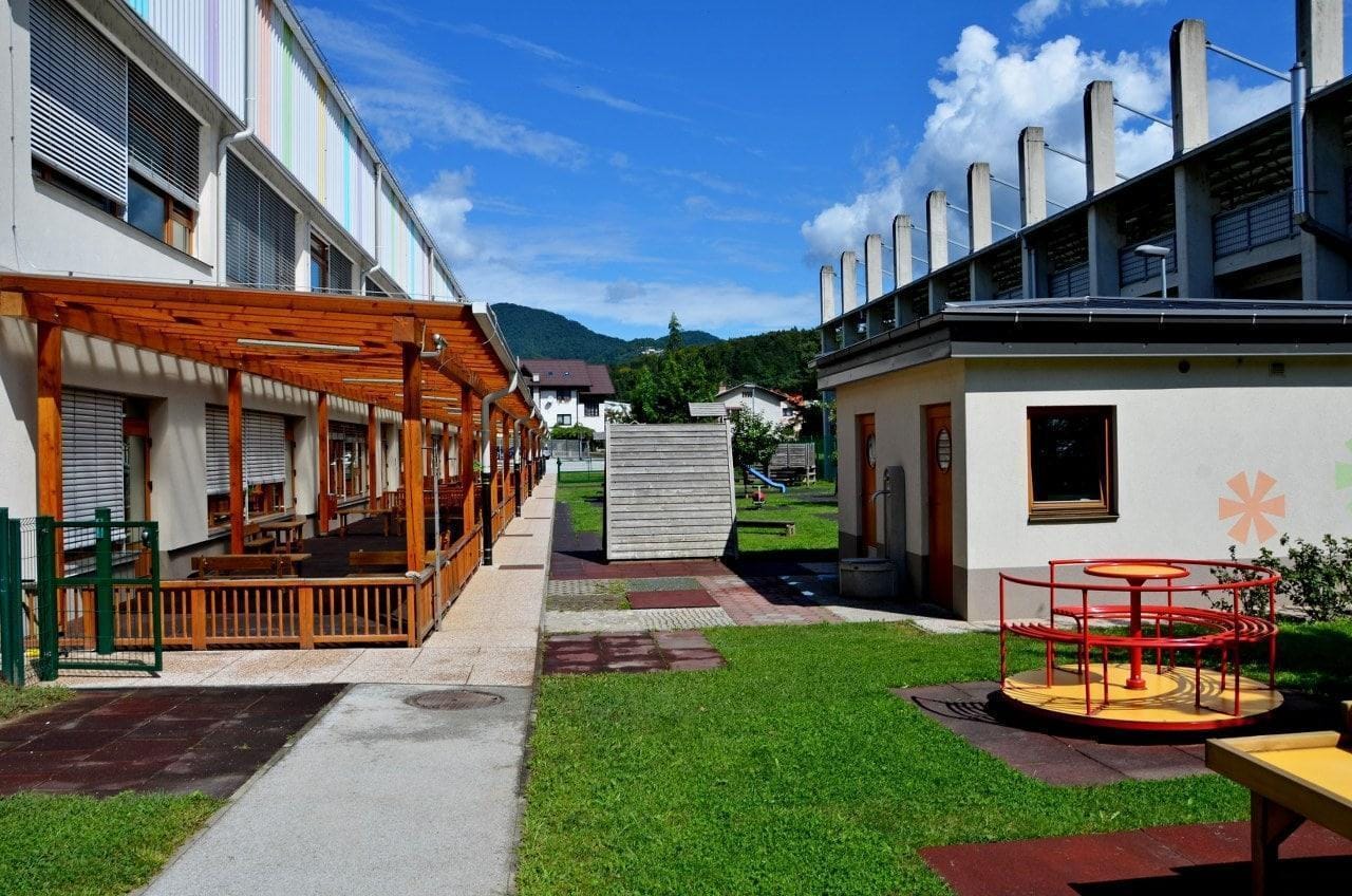 Po otroke le tisti s PCT …ups ne, so si že premislili. Kaj pa cepljenje zaposlenih?