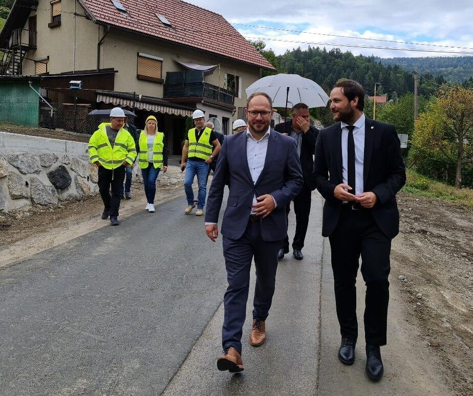 2x krožišče v Hrastniku, letos rušenje ob cesti na Dolu