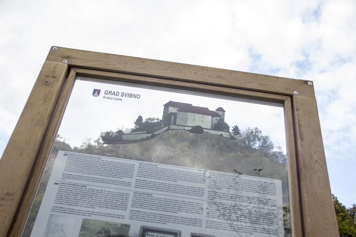 Skozi "okno" Svibna pogled na nekdanji grad