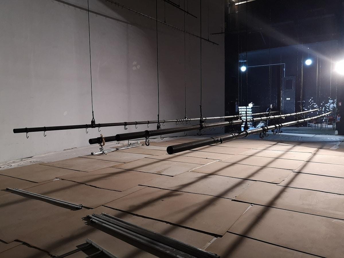 Začeli so z razdiranjem, lomljenjem in razbijanjem