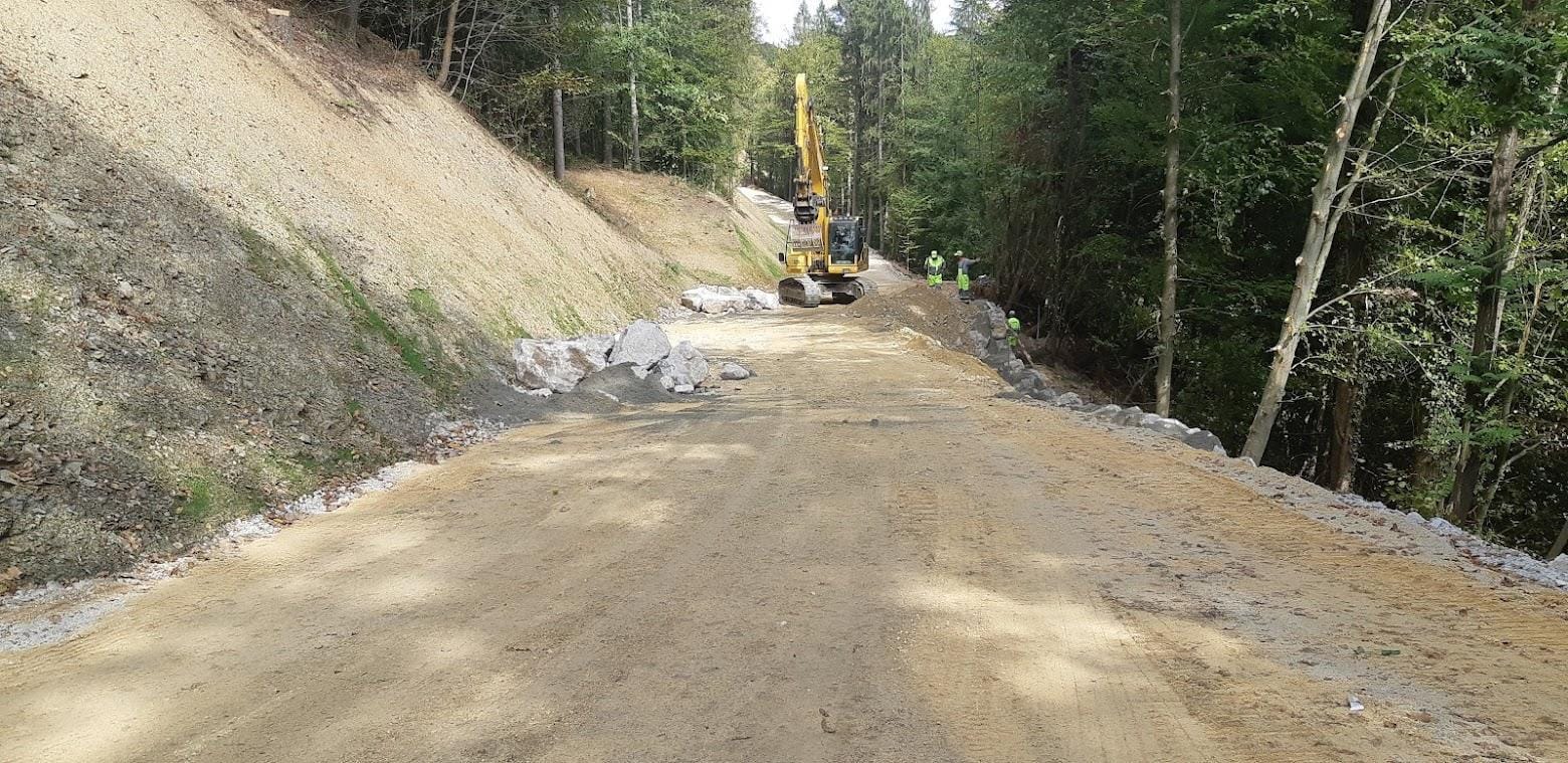 Z izgradnjo kolesarke tudi sanacija ceste