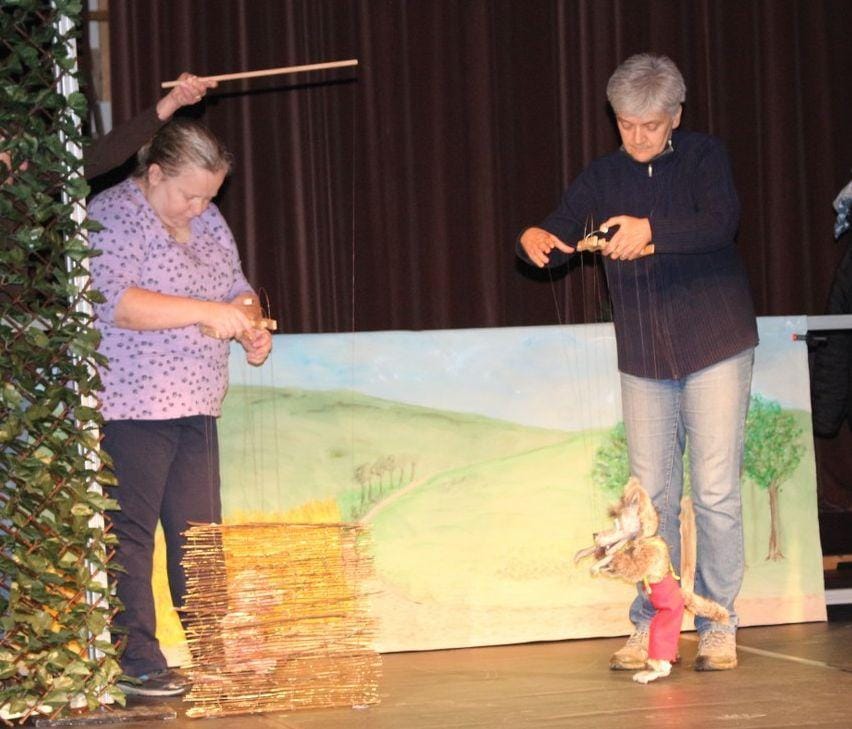 FOTO: Od 80 do 100 ur dela za eno marioneto, ki ima lahko tudi do 18 vrvic