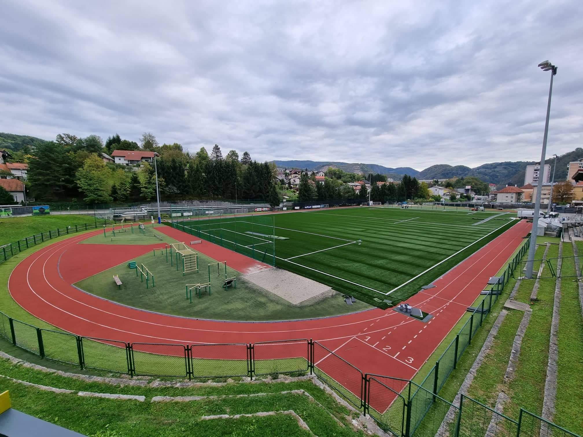 Zaključuje se zamenjava umetne trave na Rudarju