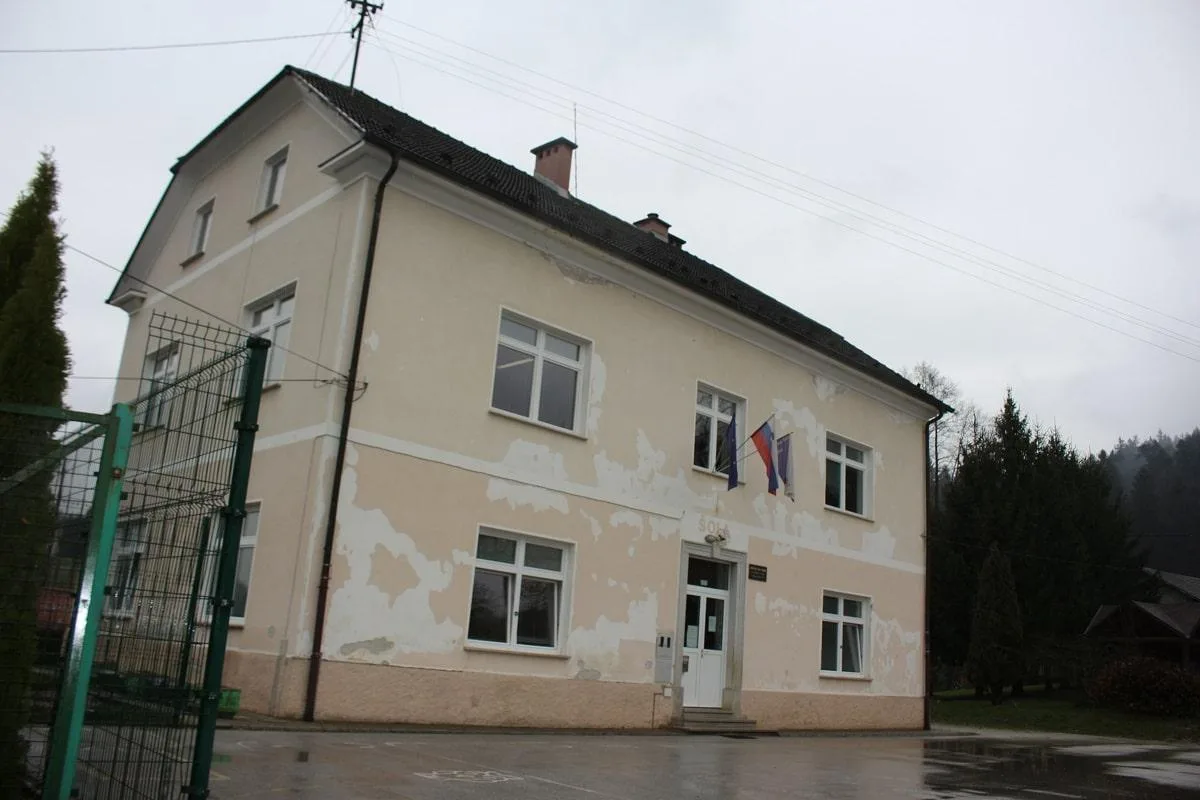 120 let staro bodo podrli in zgradili novo šolo!