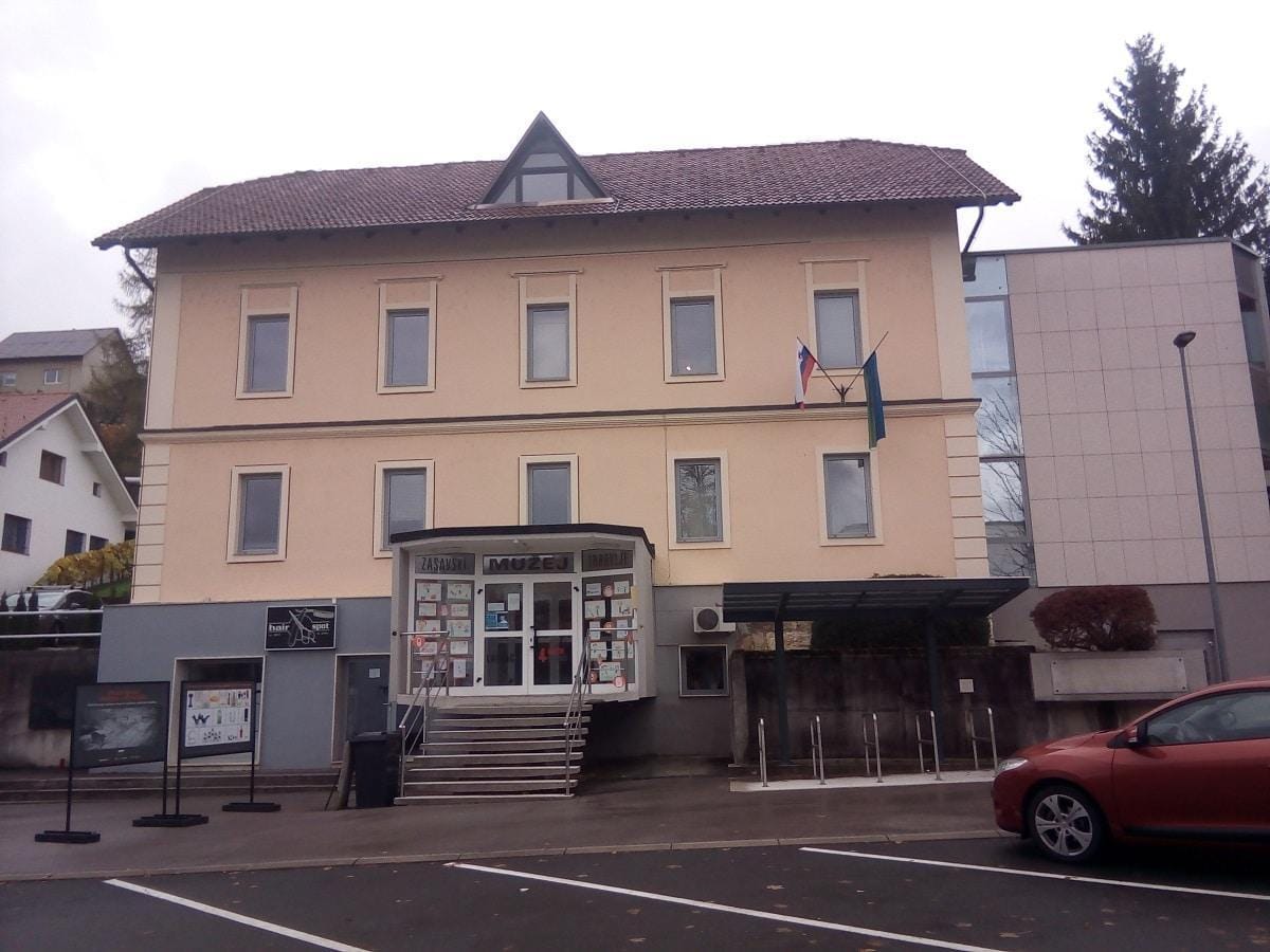 Zunaj že razpis za nadomestitev mesta trboveljske direktorice, a ne bo šlo čisto potiho