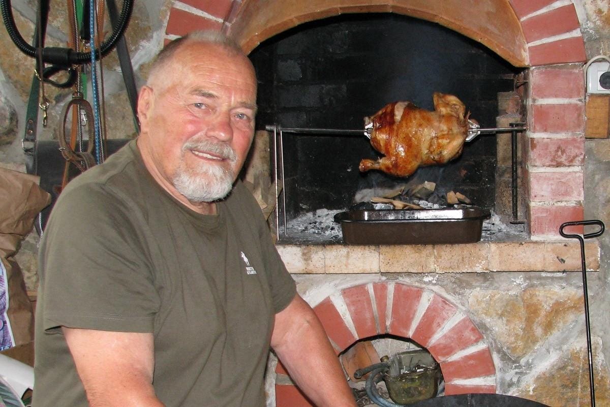 Dane o praznikih nekoč: Pomaranča! To je bilo velikansko darilo in nepojmljivo srečen je bil tisti, ki jo je dobil.”