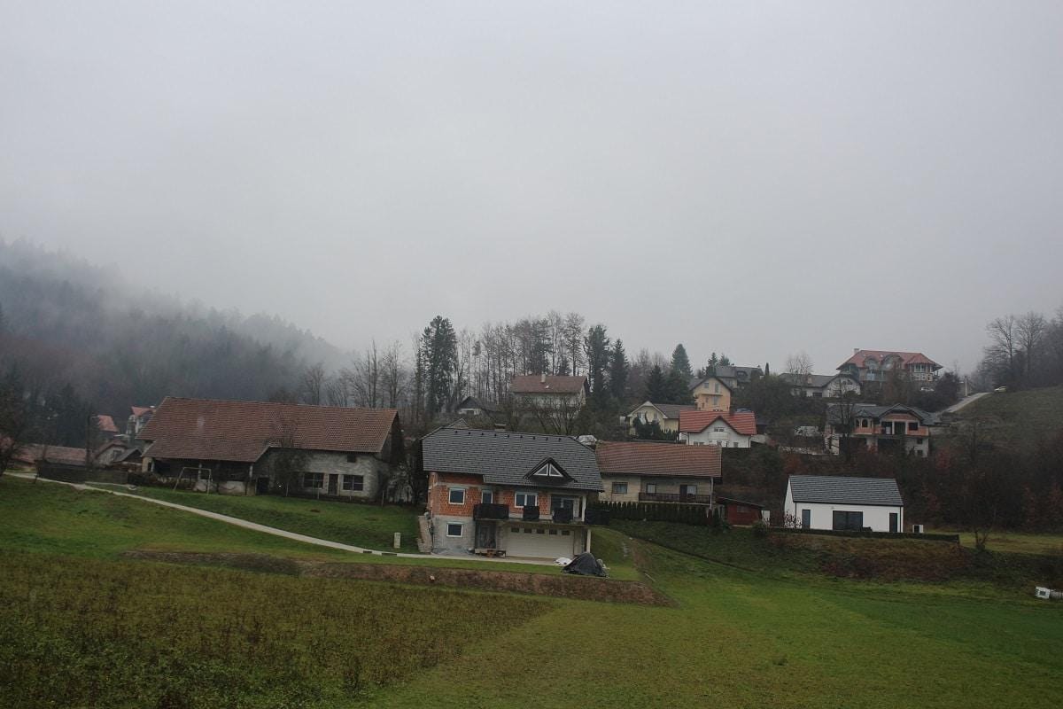 Cene zasavskih hiš: Za pol stoletja staro je treba odšteti 71 tisočakov