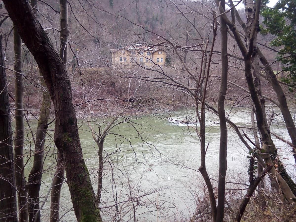 Jutranja prijava v Hrastniku: Sava polna pene