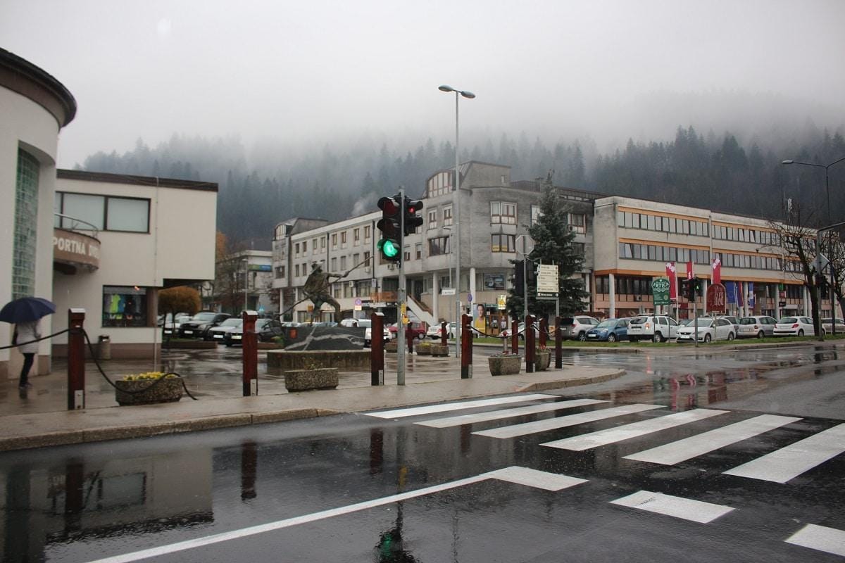 V naslednjih dneh zaprtih več cest