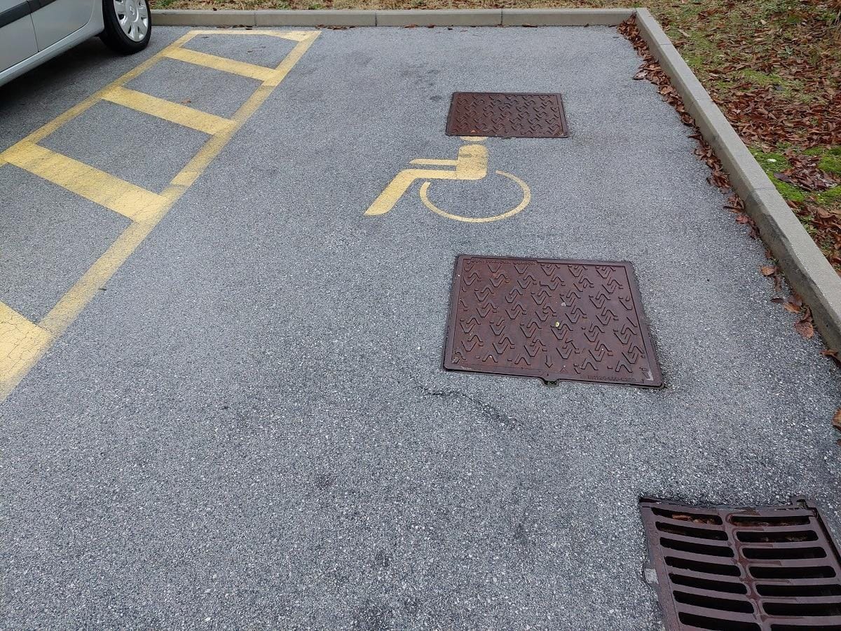 Poostreno nad parkiranje na mestih za invalide, kazen iz 80 na 200 evrov