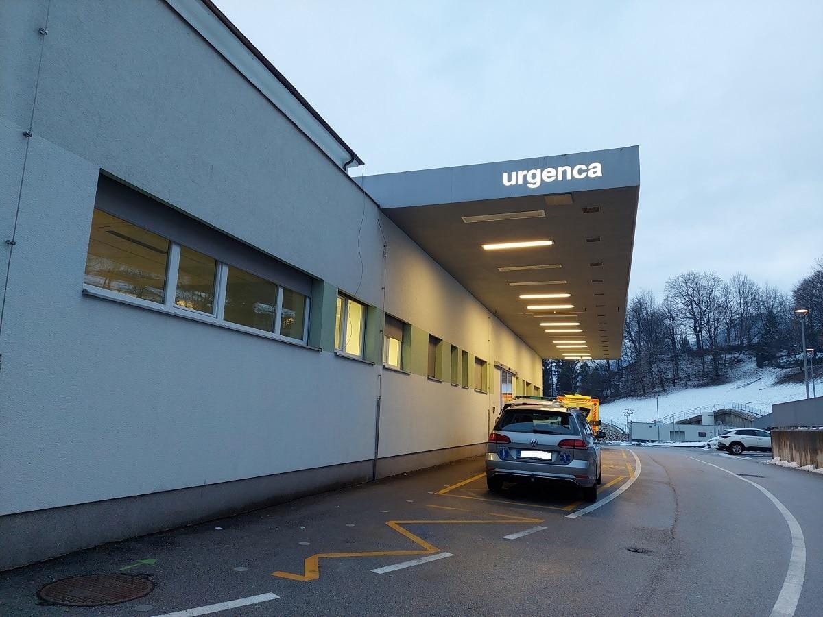 Trboveljčan v svojem avtu med spanjem zalotil krvavečega neznanca