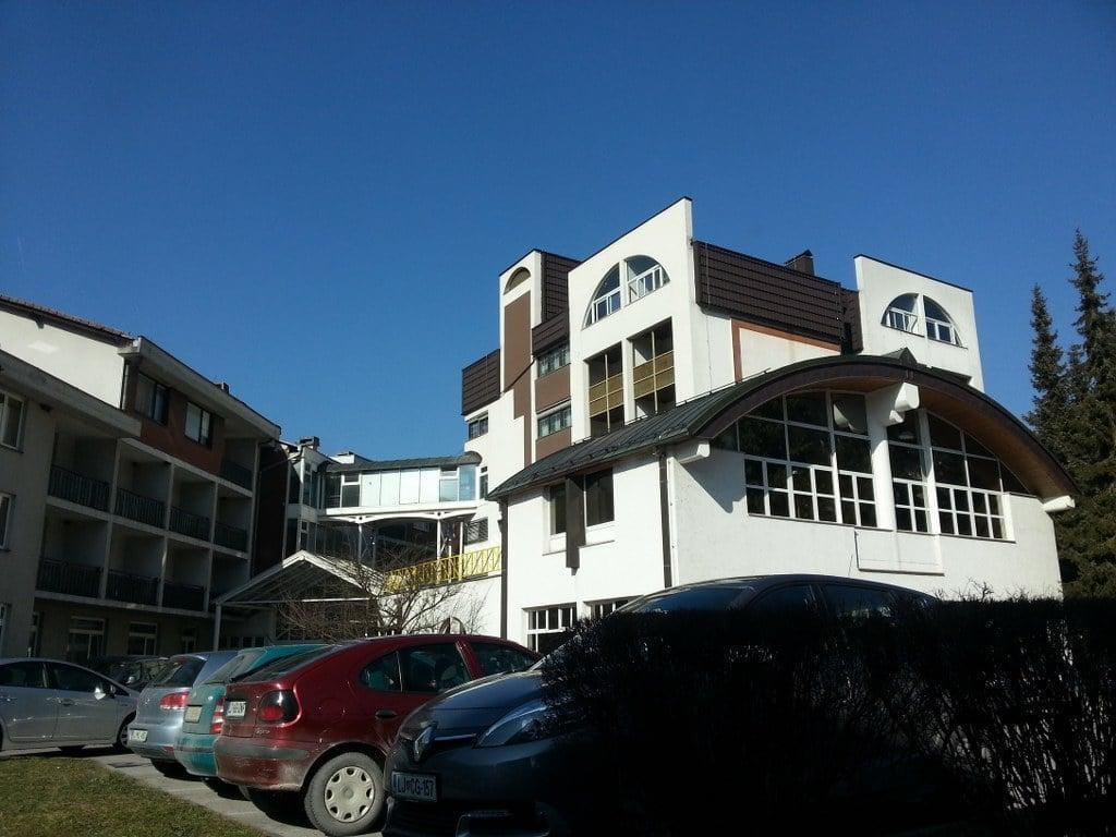 3 milijone za prenovo sob iz večposteljnih v eno ali dvoposteljne