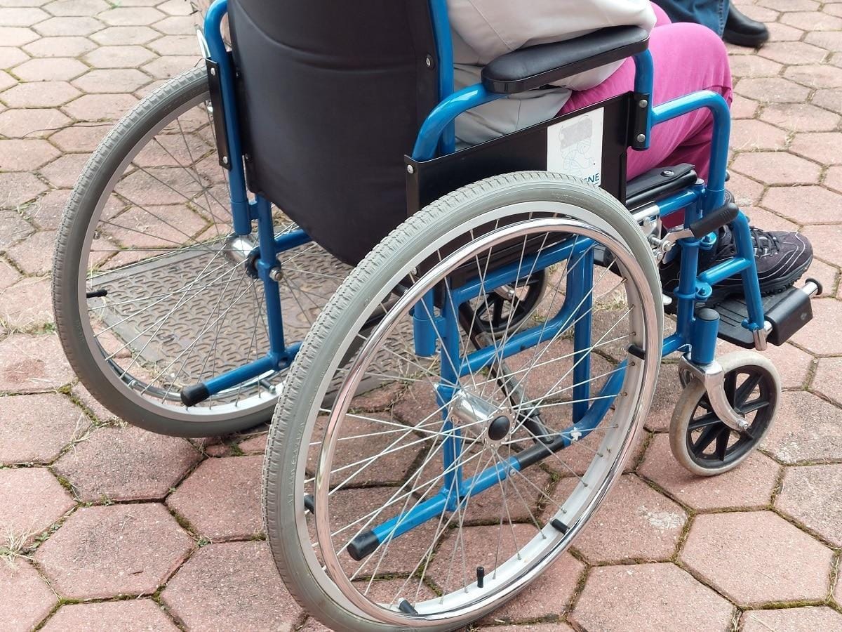 Vključite se kot prostovoljec in pomagajte Zdravku do vozička in klančine