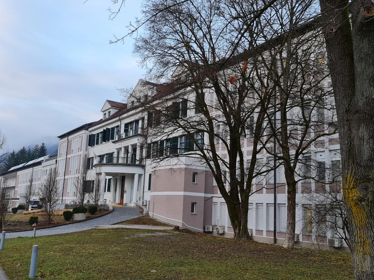 Bi delali v javni upravi? Zdaj imate več priložnosti!