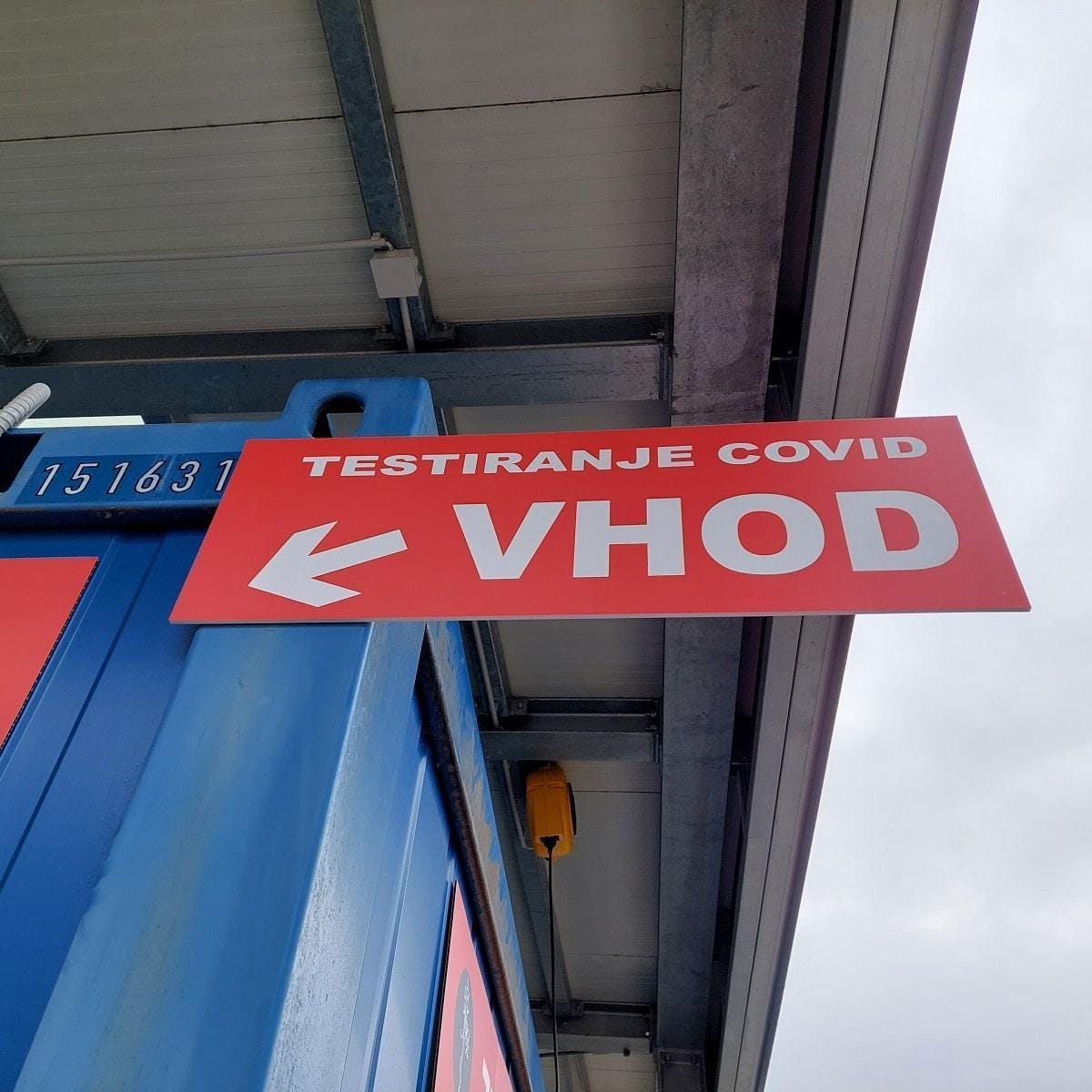 Rekordno število pozitivnih dnevno, v Zasavju vse več PCR testov