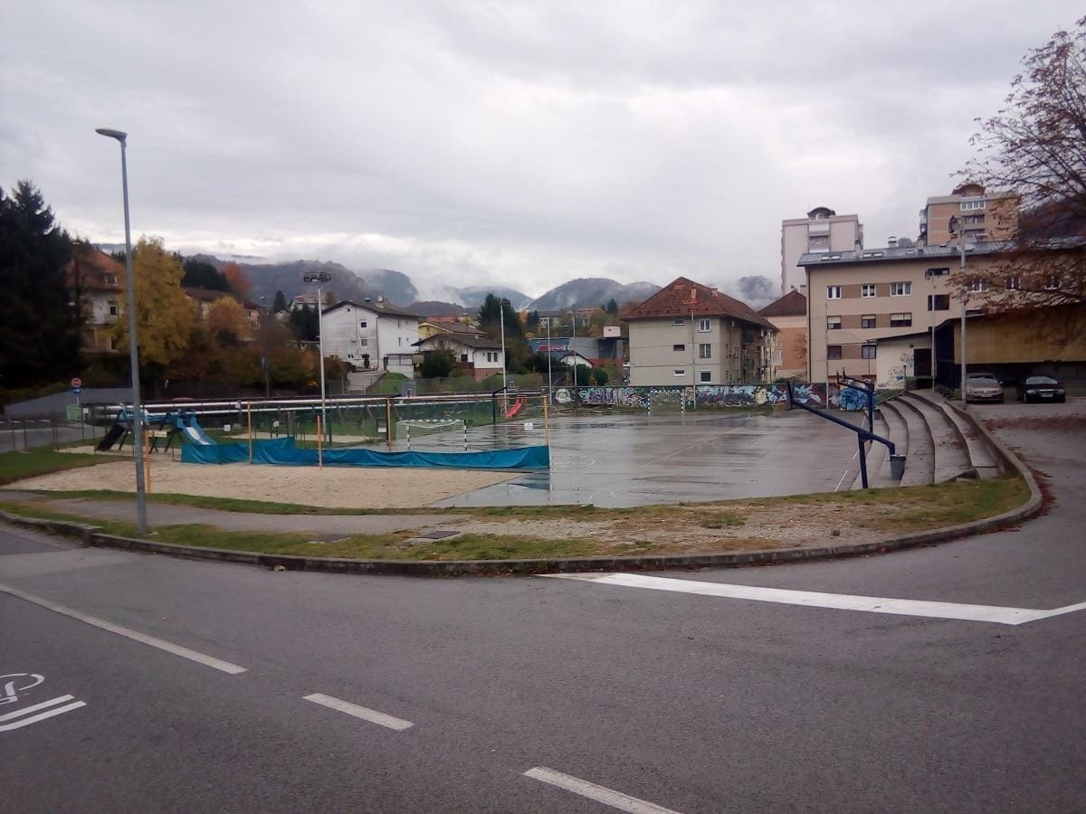 Igrišče je že gradbišče, dostop urejen le za stanovalce
