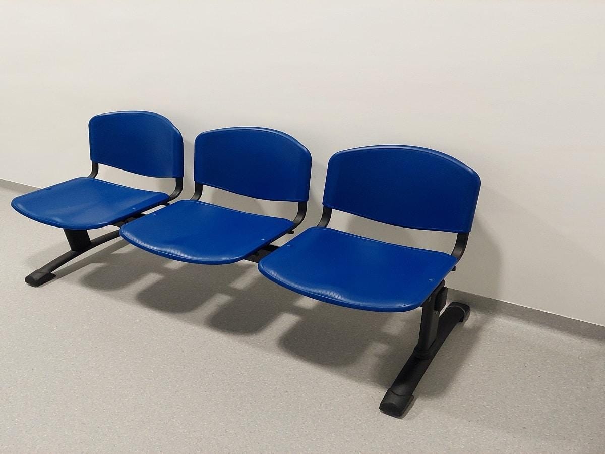 Število okužb pada, razen v eni zasavski občini še vedno v porastu