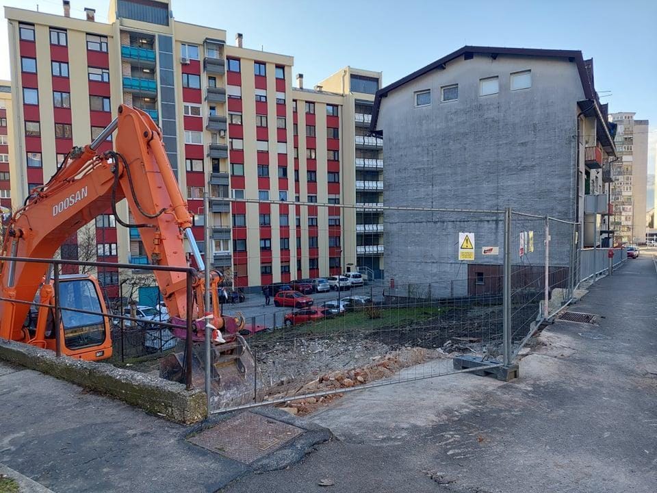Nova garažna hiša v Trbovljah do konca tega leta?