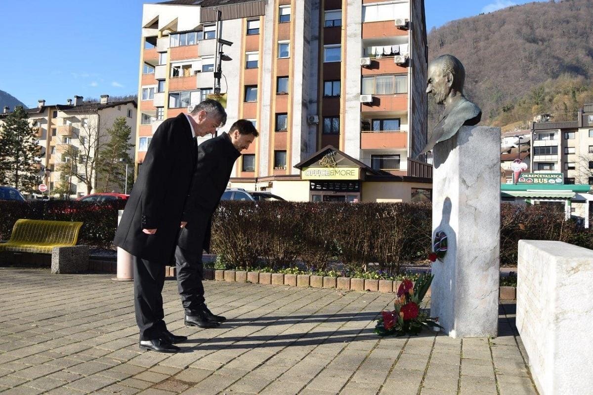 Spominski poklon dr. Drnovšku