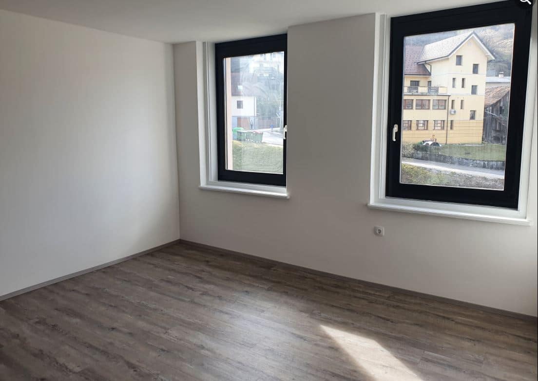 Dve renovirani stanovanji na voljo za najem