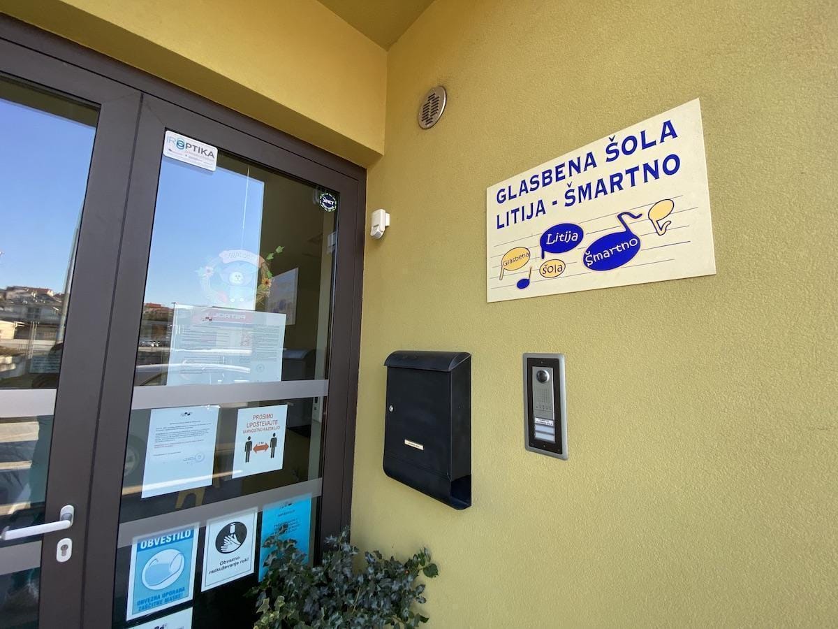 Kdo bo kril stroške "protikoronske" tožbe v glasbeni šoli?