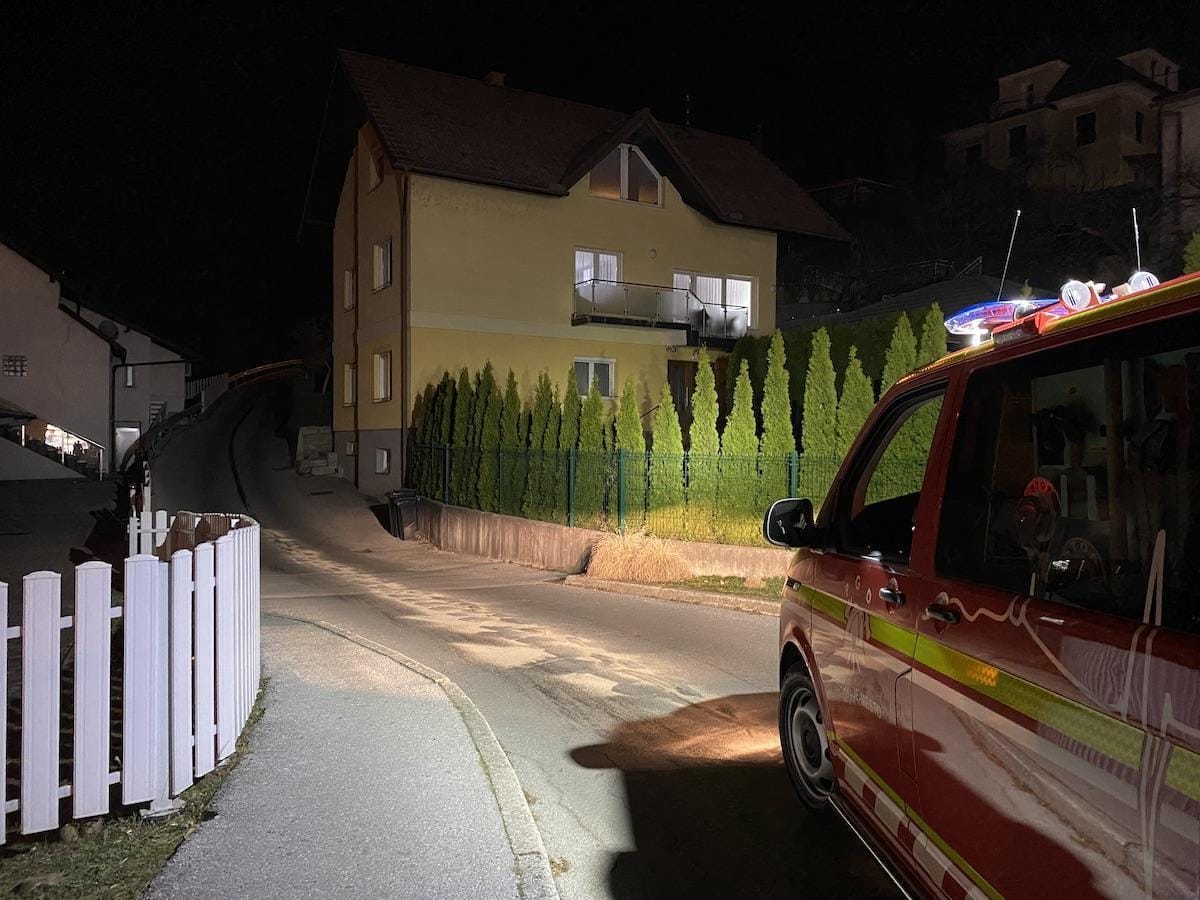 Iztekanje olja so opazili v Trbovljah pri Sparu