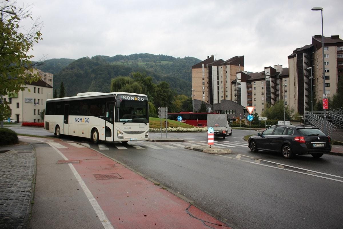 Za dobrih 24 kilometrov v Zasavju z javnim prevozom vsaj 2 uri in 3x prestop